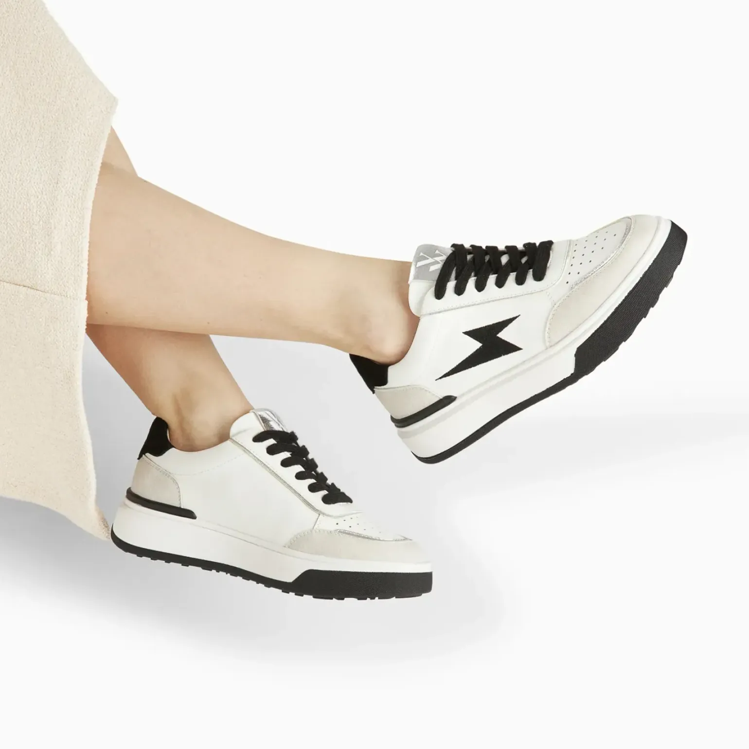Baskets éclair Amelia blanc et noir à lacets