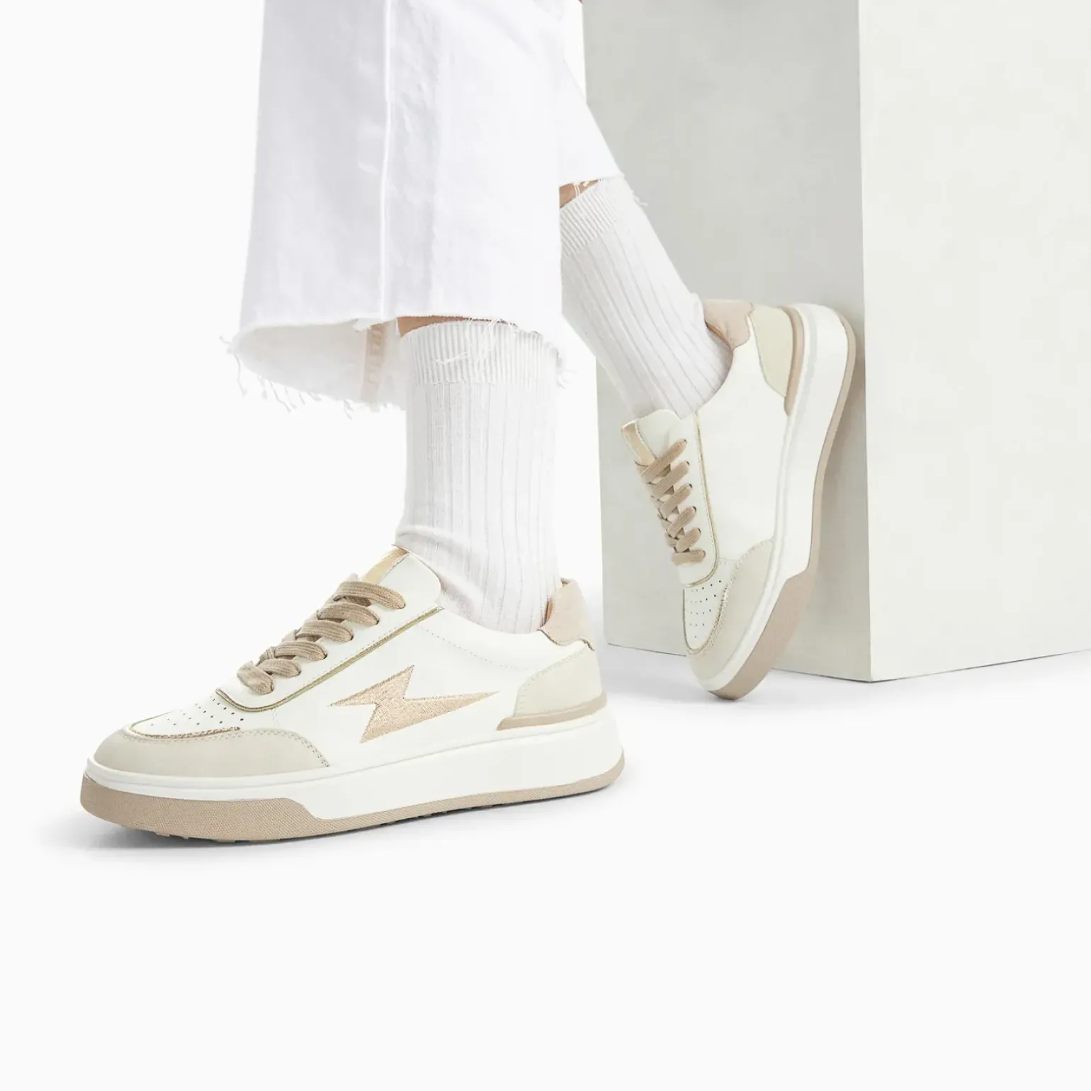 Baskets éclair Amelia blanc et beige à lacets
