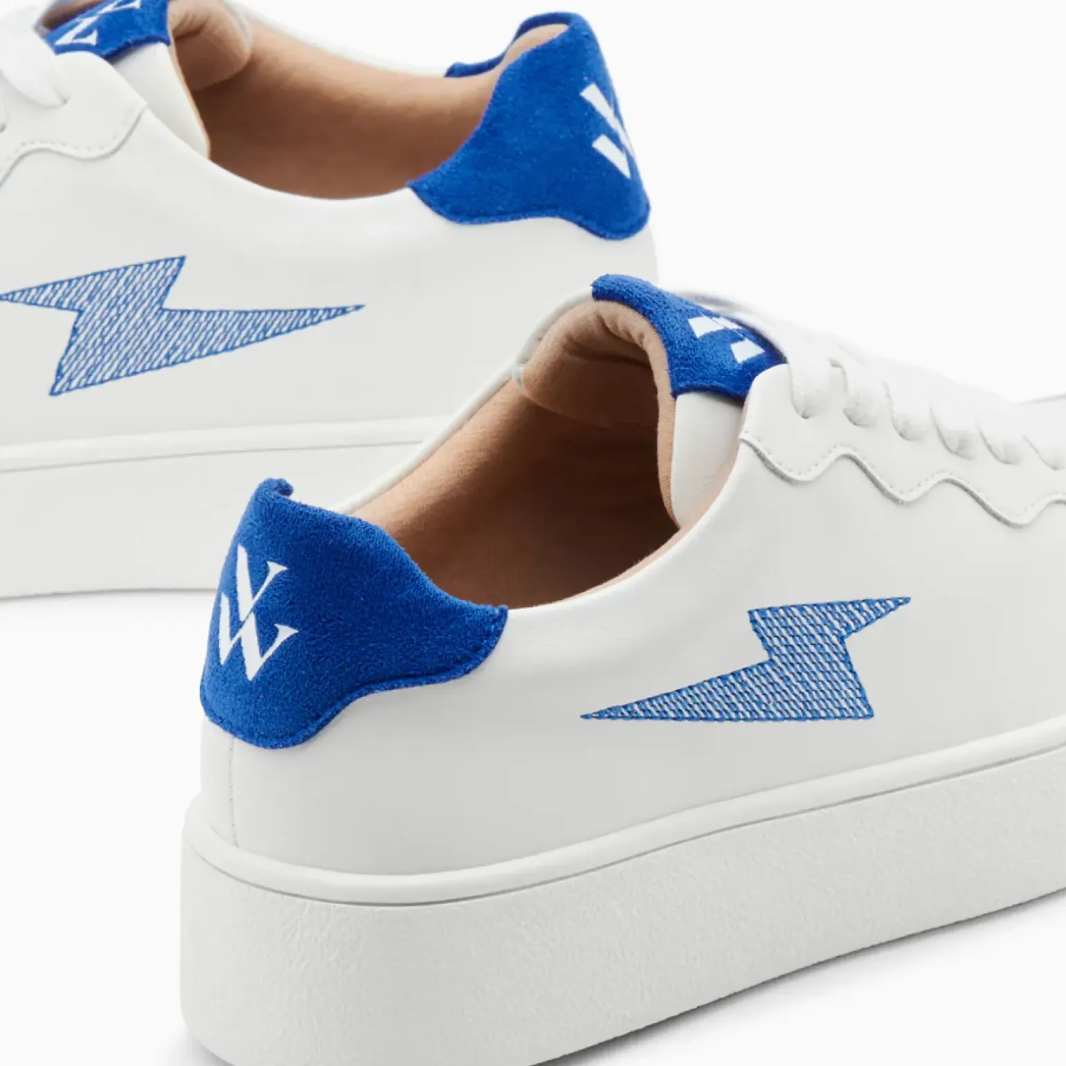 Baskets éclair Carolane blanc et bleu à lacets