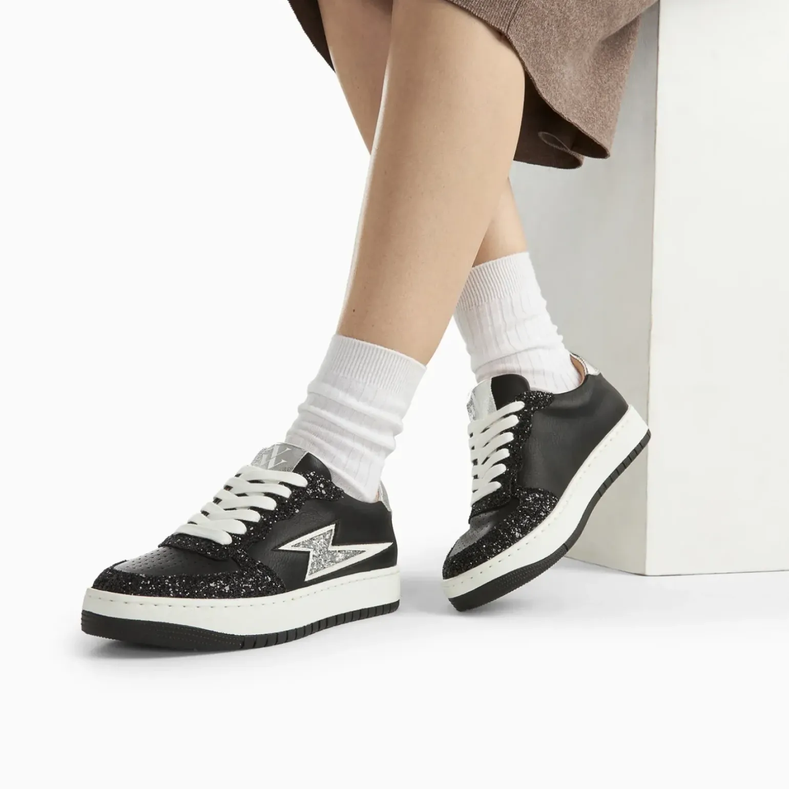 Baskets éclair Celestine noir et argent à lacets