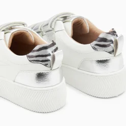 Baskets éclair Oxanna blanches à scratchs argent