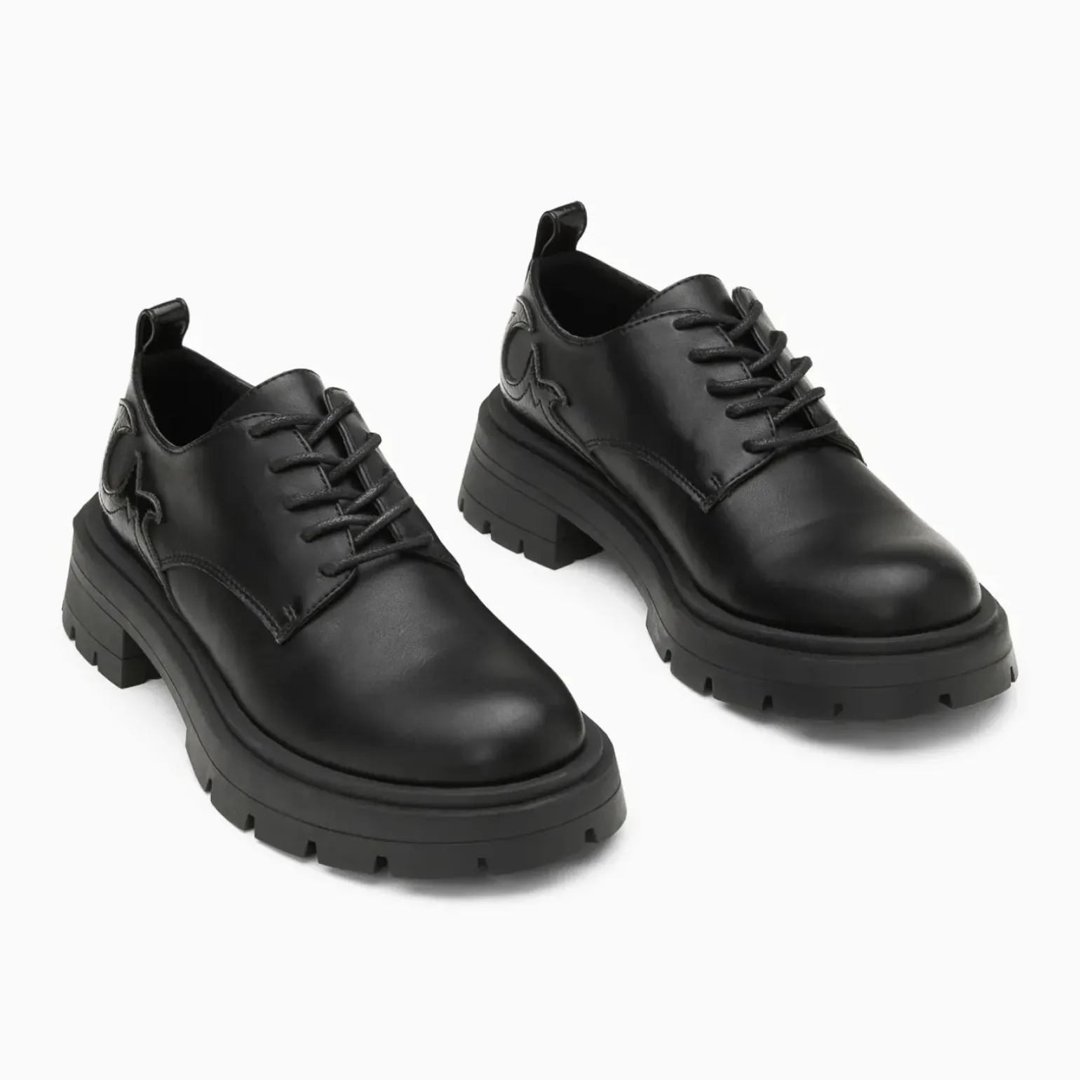 Derbies Meredith noires à semelle crantée