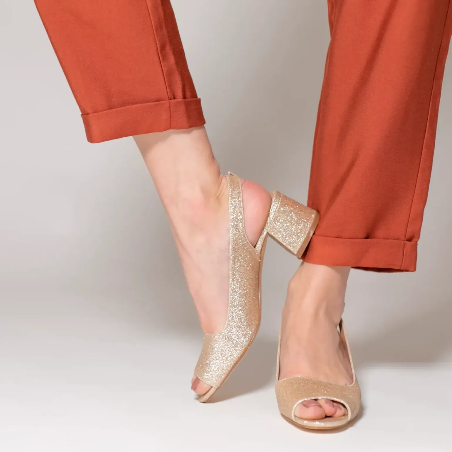 Escarpins peep-toe Maureen à paillettes or
