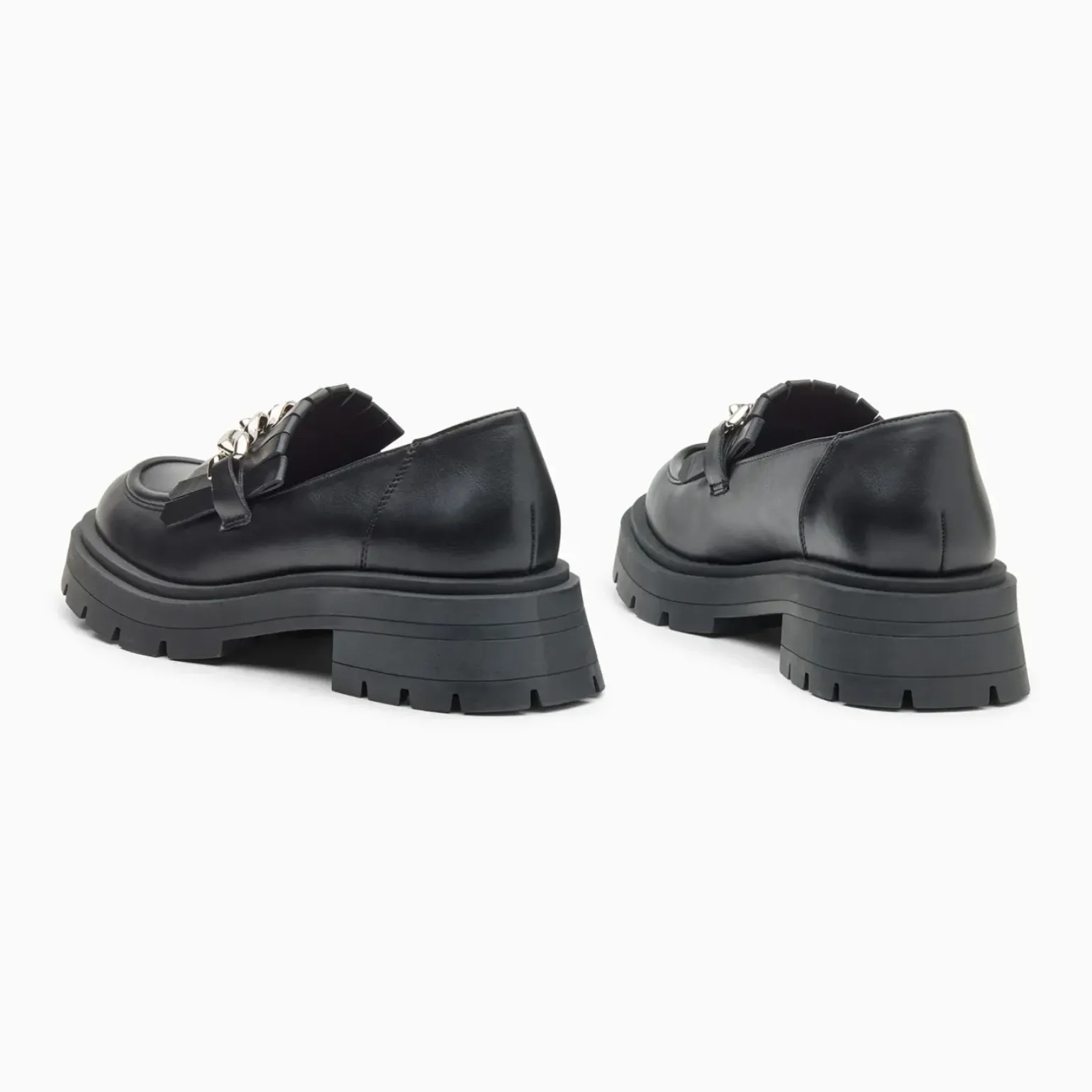 Mocassins Angèle noirs à chaîne argent et semelle crantée