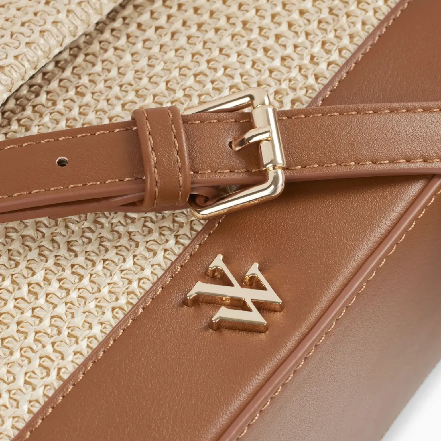 Sac cartable Lisa en raphia beige à détails camel