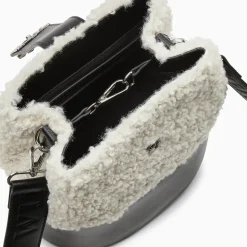 Sac seau Leslie noir en fausse fourrure