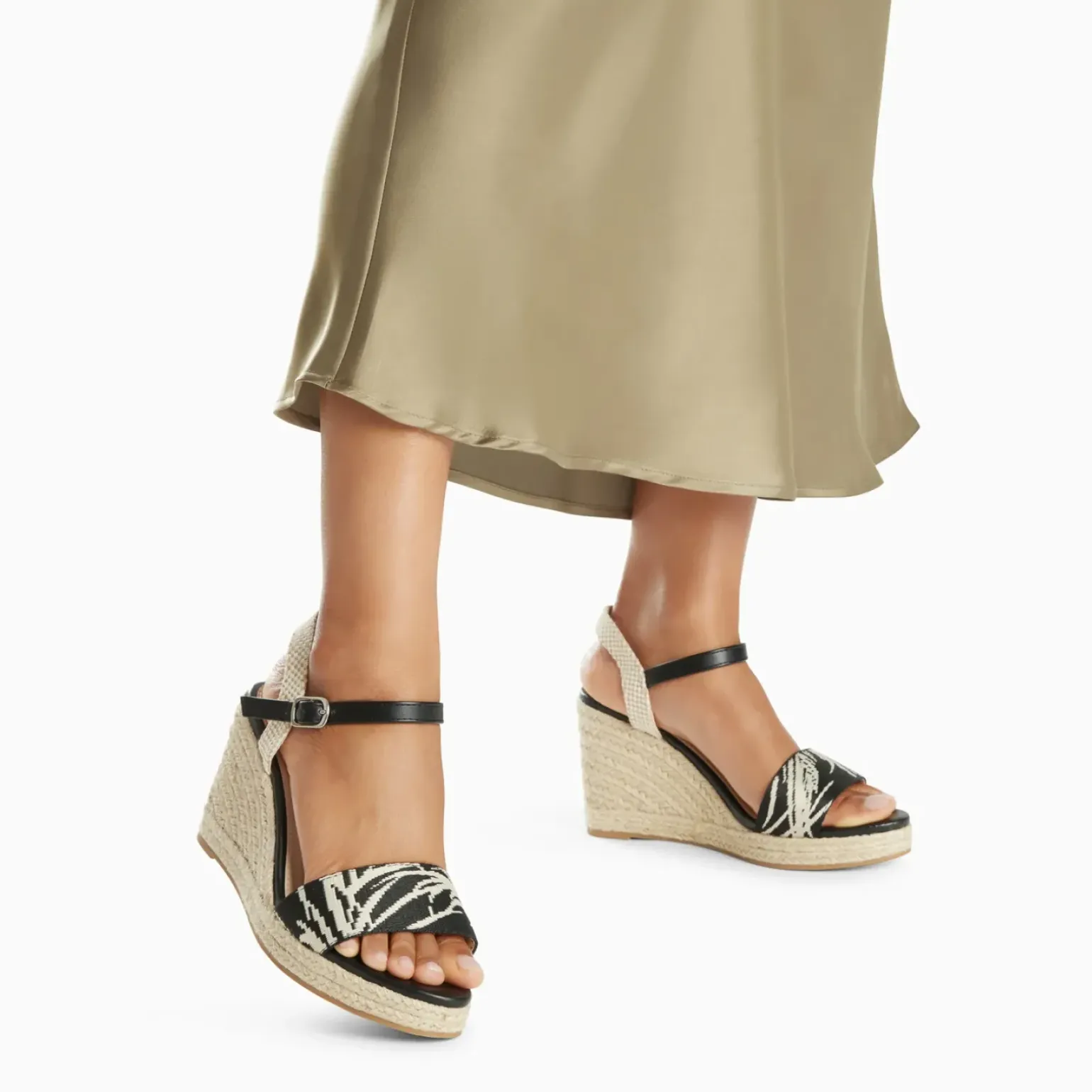 Sandales compensées Honorine noires en tissu jacquard