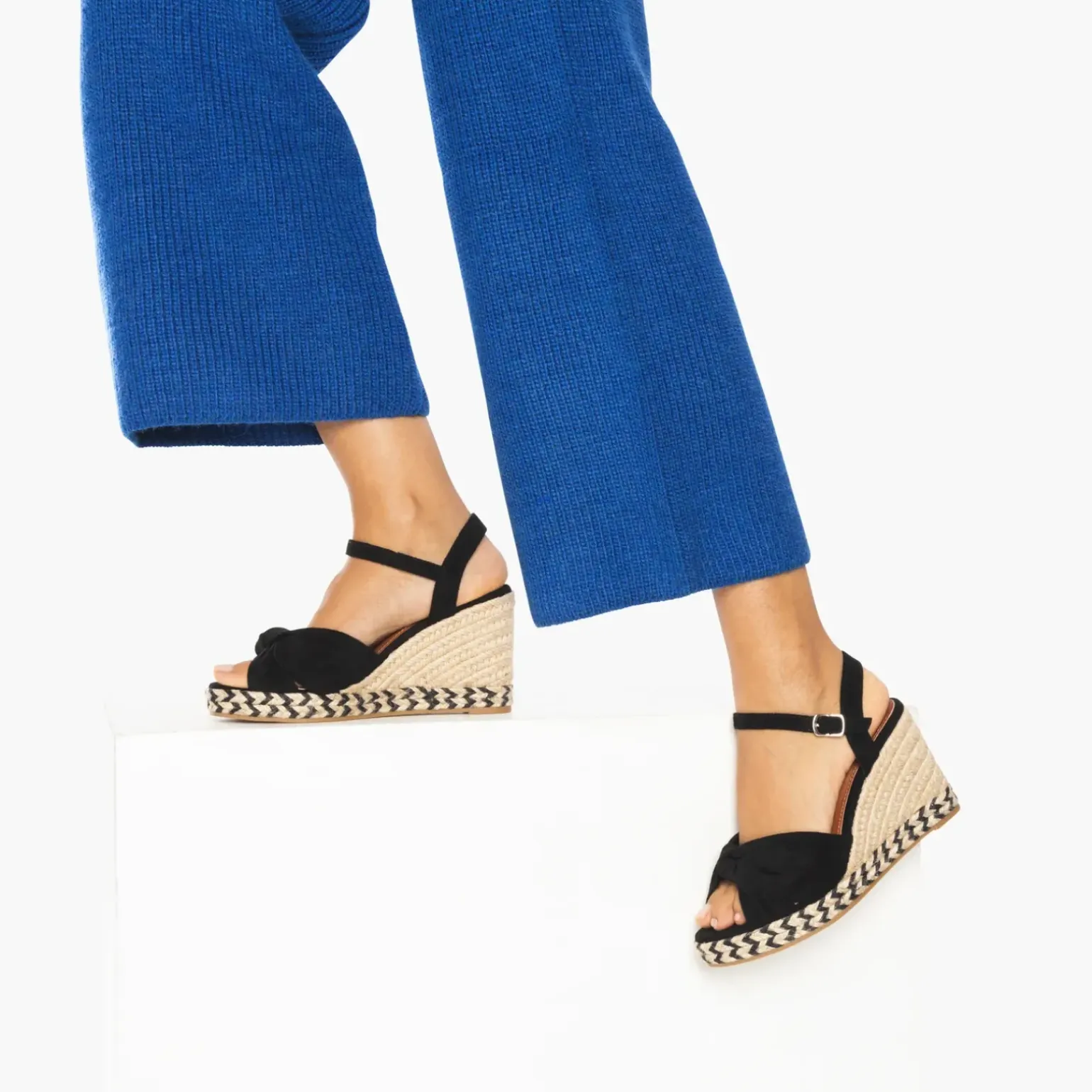 Sandales compensées nouées Céline noires