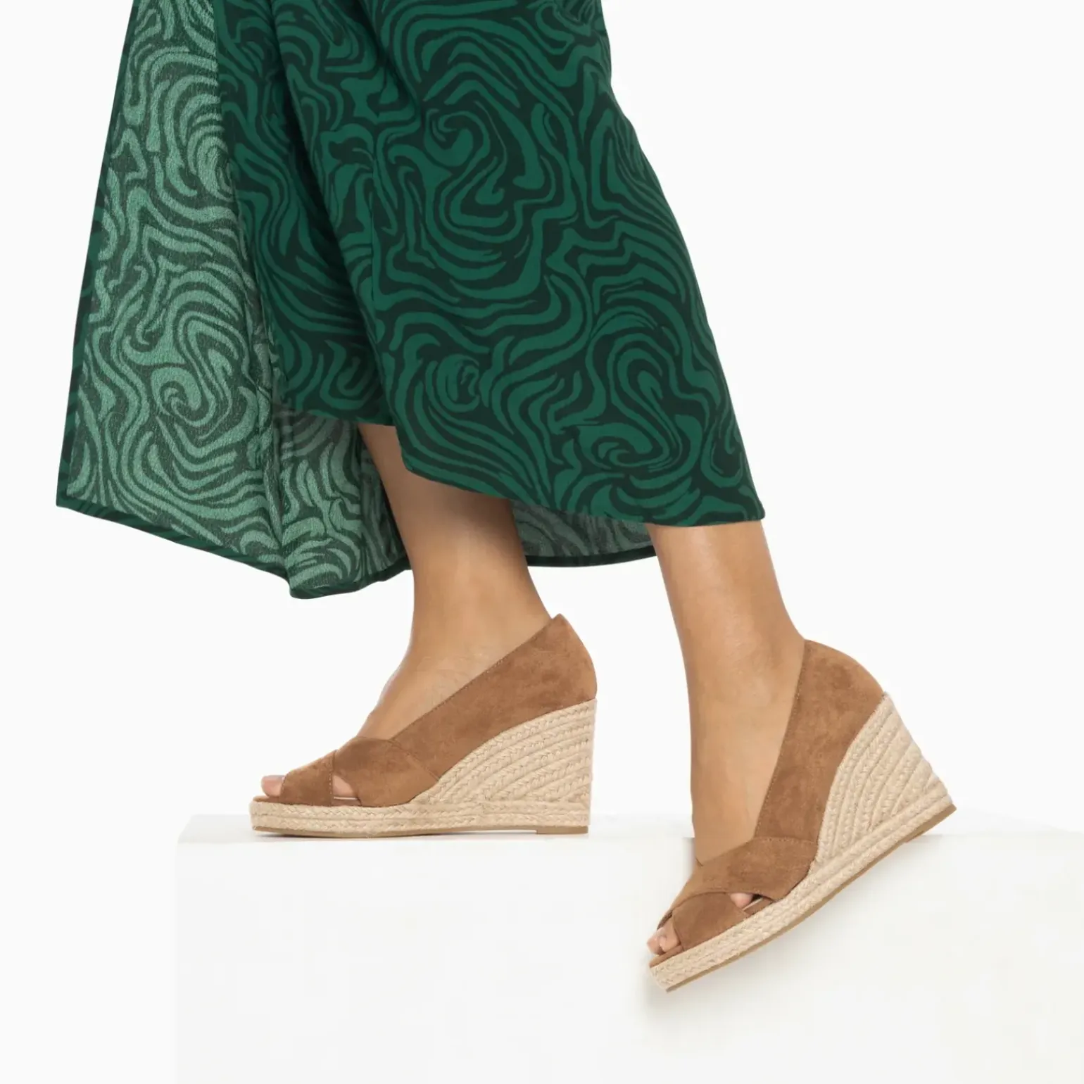 Sandales compensées peep-toe Léonie noisette